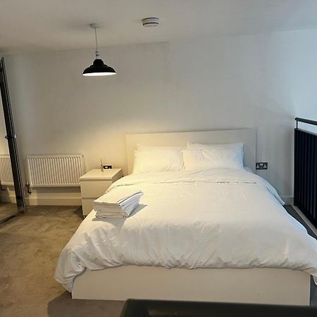 Luxurious 1-Bedroom With Parking Birmingham Exteriör bild