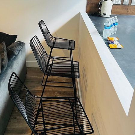 Luxurious 1-Bedroom With Parking Birmingham Exteriör bild