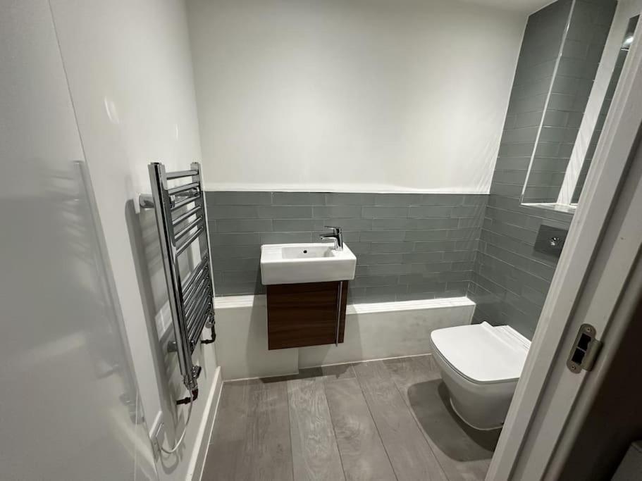 Luxurious 1-Bedroom With Parking Birmingham Exteriör bild