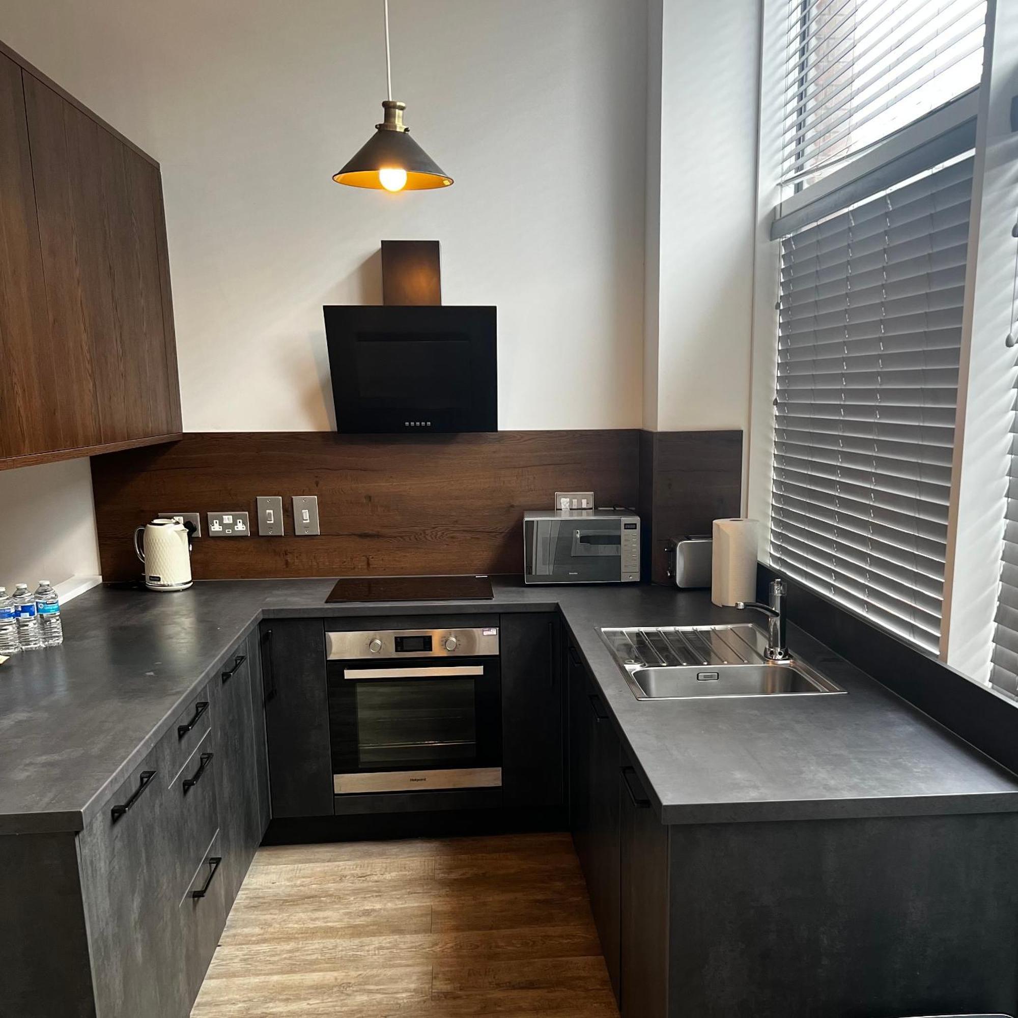 Luxurious 1-Bedroom With Parking Birmingham Exteriör bild