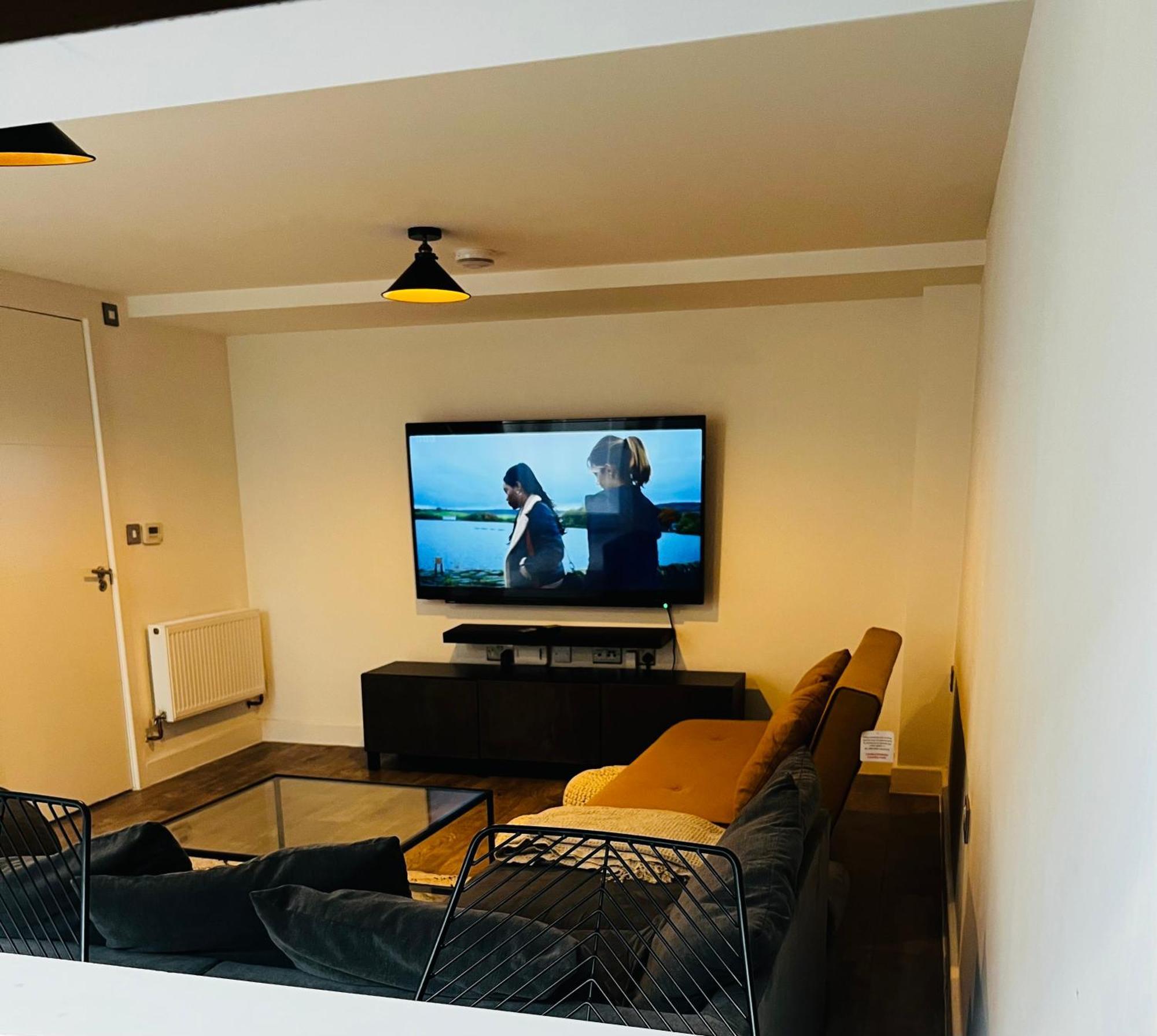 Luxurious 1-Bedroom With Parking Birmingham Exteriör bild